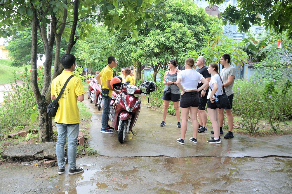 Asia Motorbike Adventures Hanoi – The Original Vespa Tours – Motorbike Tours Hanoi – Hanoi Jeep Tours – Hanoi Bicycle Tours- Hanoi Food Tours