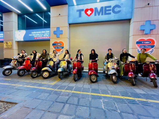 Vespa by night: a stylish, unforgettable ride through Hanoi’s electric evening streets and its best-kept night secrets.